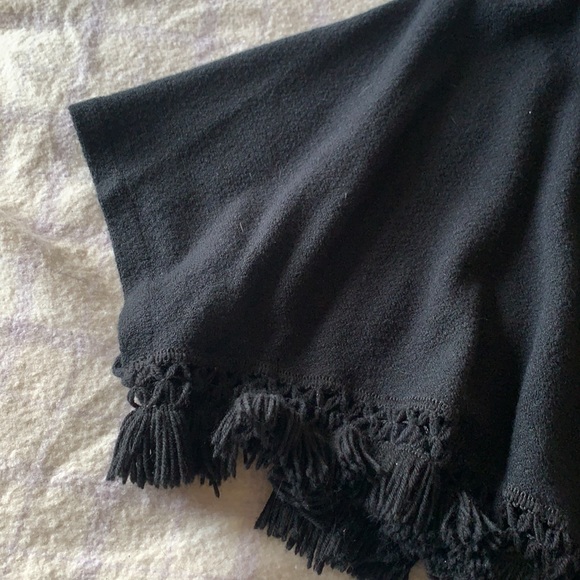 Poncho - Picture 3 of 4